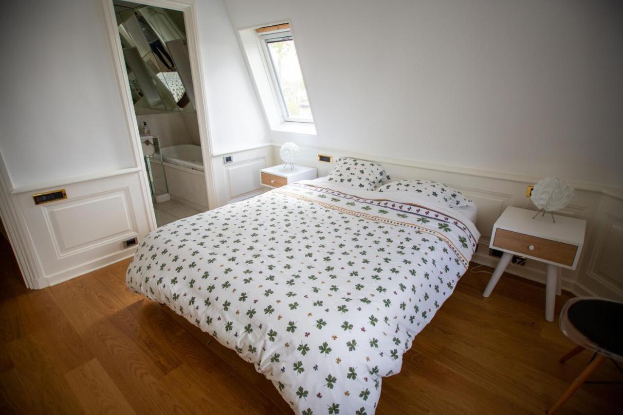 Les Frenes En Provence-Chateau Zen Avignon Room photo